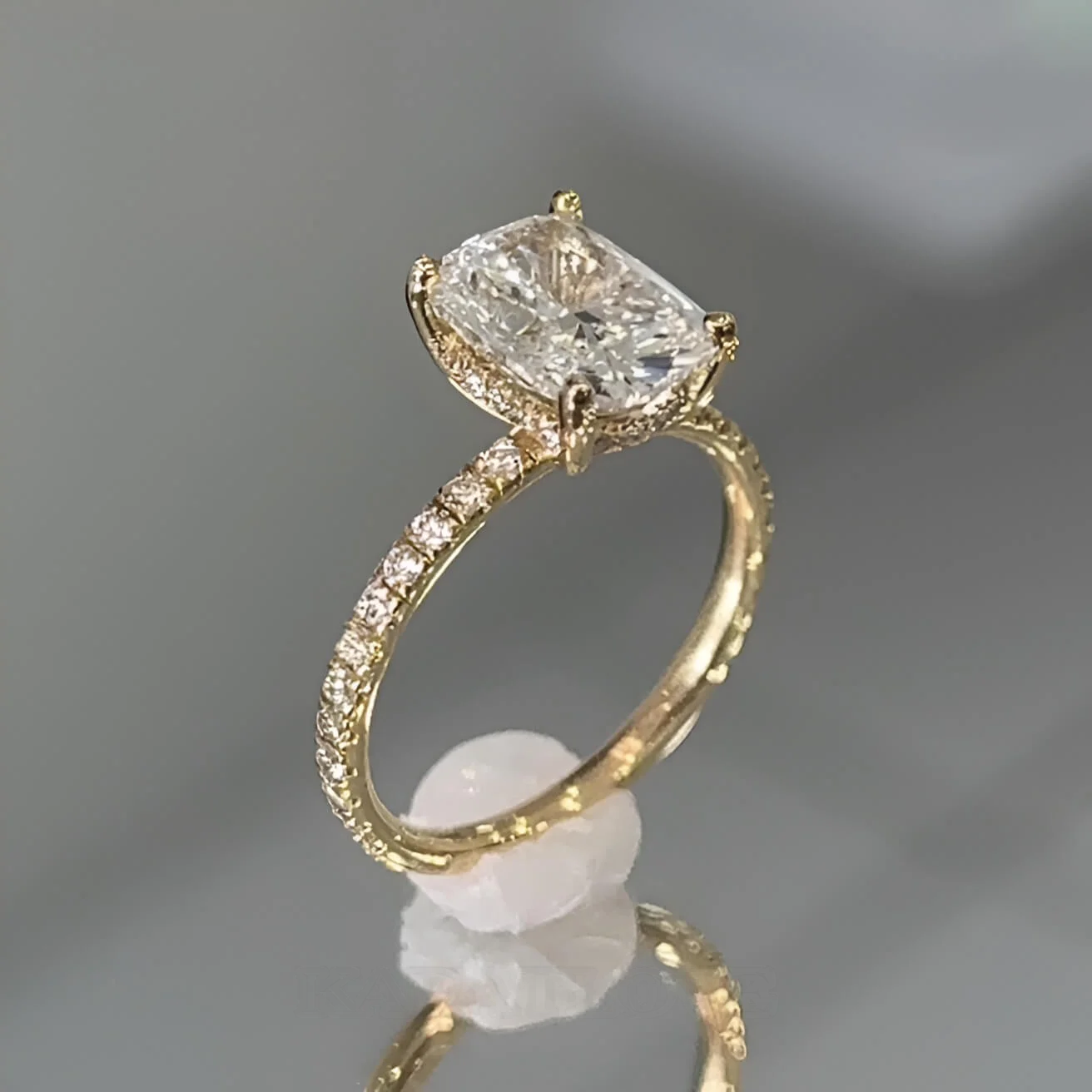 Bague de fiançailles en argent sterling blanc et or jaune avec diamant taille coussin et halo