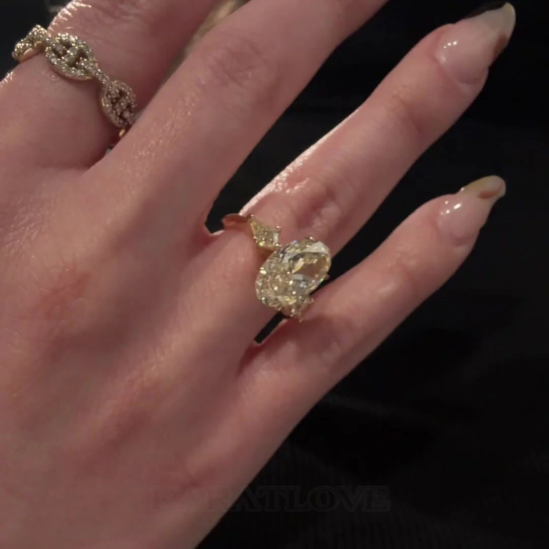 Bague de fiançailles 3 pierres en argent sterling et or jaune, ornée d'une citrine jaune taille ovale