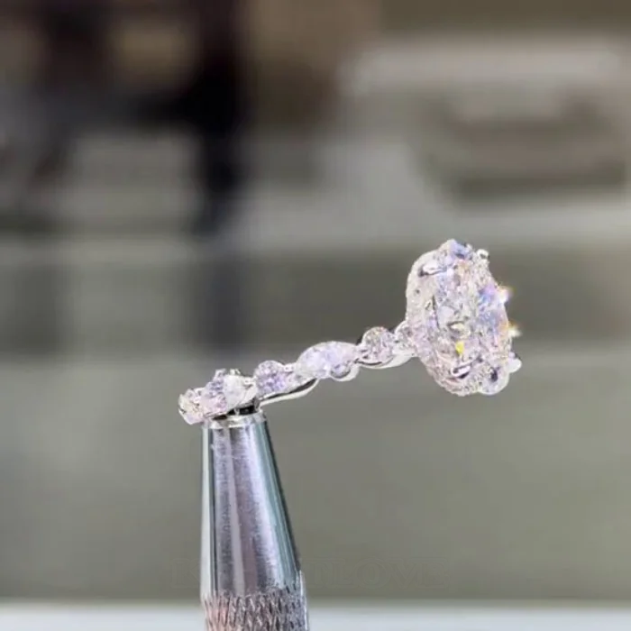 Bague de fiançailles en argent sterling blanc avec diamant taille ovale et halo caché