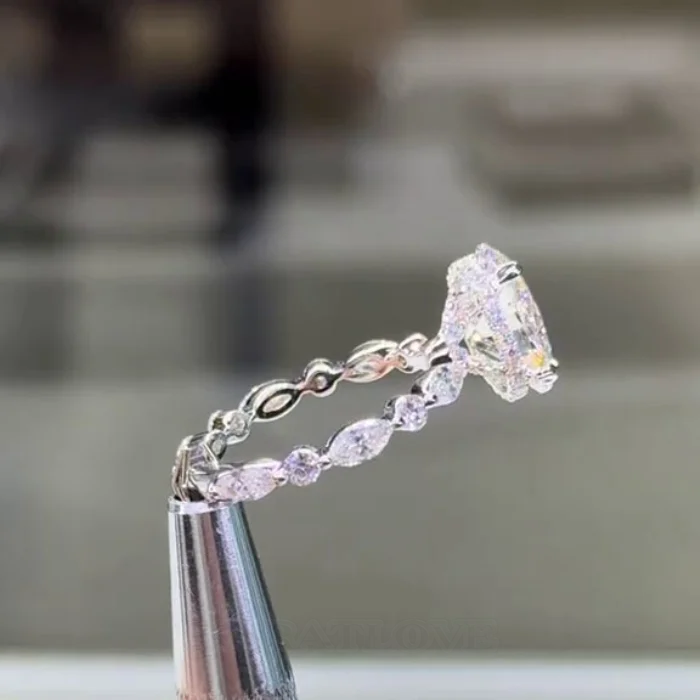 Bague de fiançailles en argent sterling blanc avec diamant taille ovale et halo caché