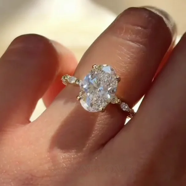 Bague de fiançailles en argent sterling blanc et couleur or jaune avec diamant taille ovale