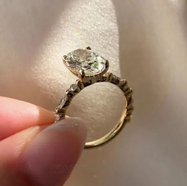 Bague de fiançailles en argent sterling blanc et couleur or jaune avec diamant taille ovale