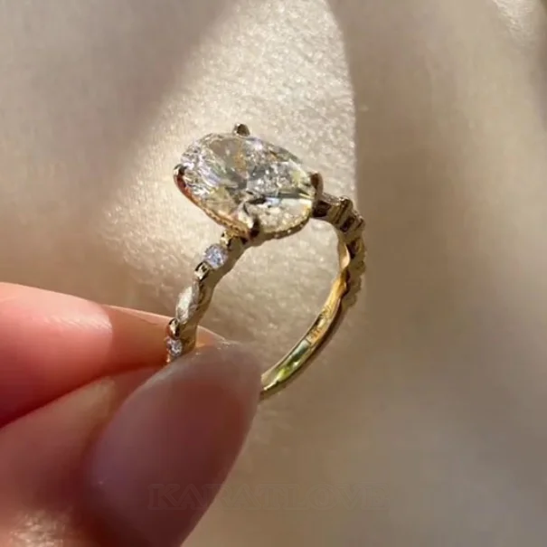 Bague de fiançailles en argent sterling blanc et couleur or jaune avec diamant taille ovale