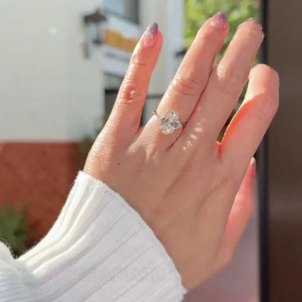 Bague de fiançailles en argent sterling blanc et couleur or jaune avec diamant taille ovale