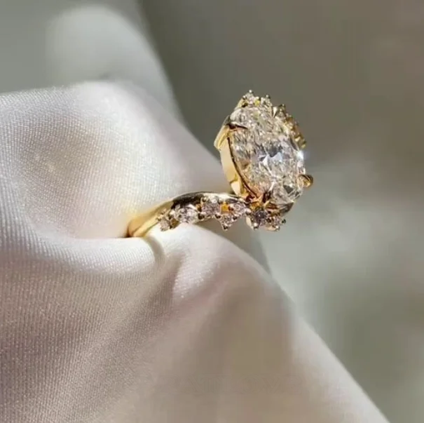 Bague de fiançailles en argent sterling blanc et couleur or jaune avec diamant taille ovale