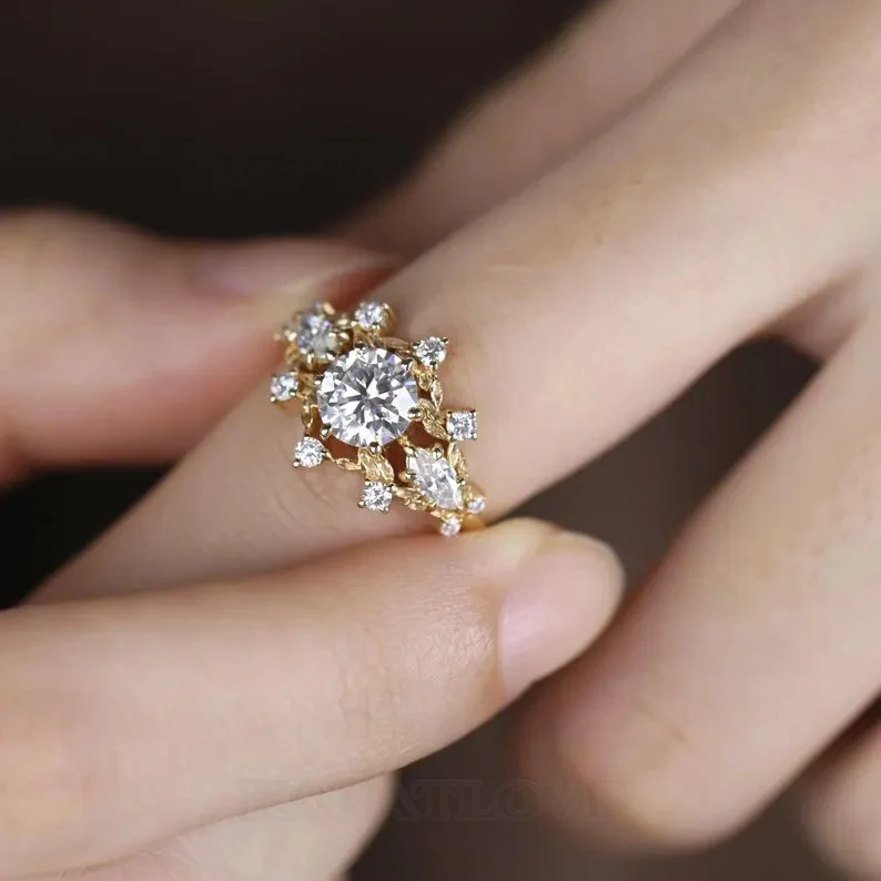 Bague de fiançailles en argent sterling or jaune avec saphir blanc taille ronde et motif floral