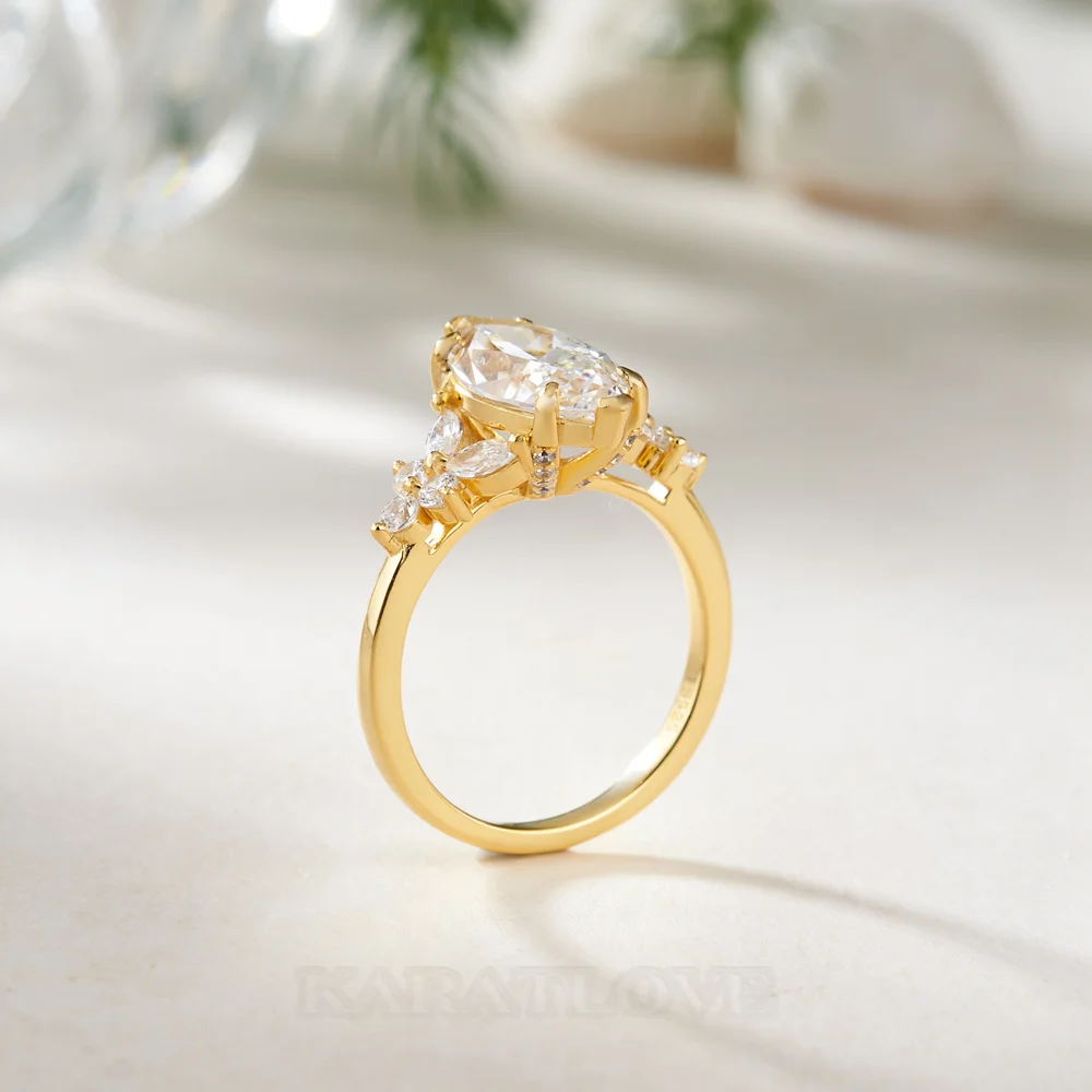 Bague de fiançailles en argent jaune et or blanc avec diamant de taille marquise
