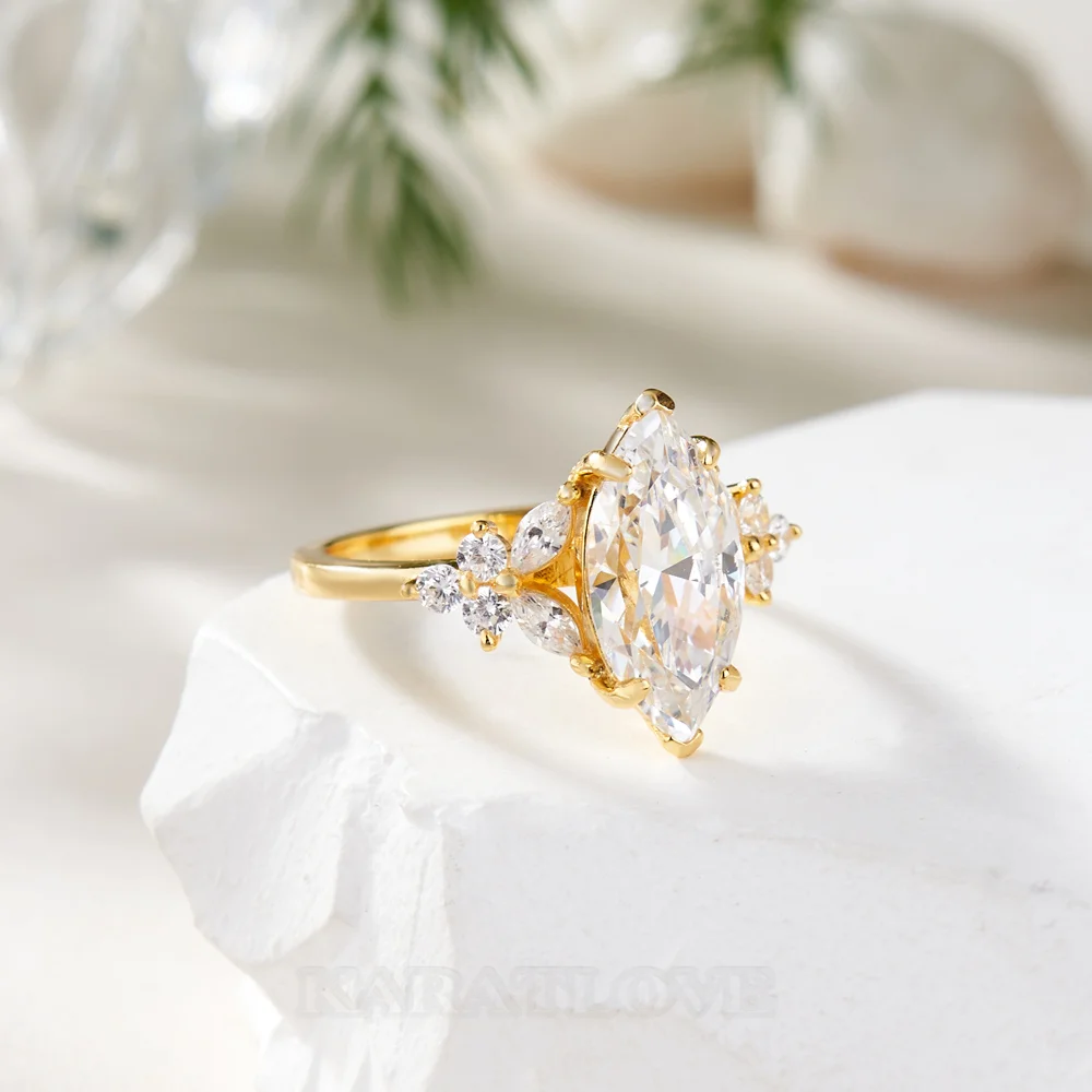 Bague de fiançailles en argent jaune et or blanc avec diamant de taille marquise