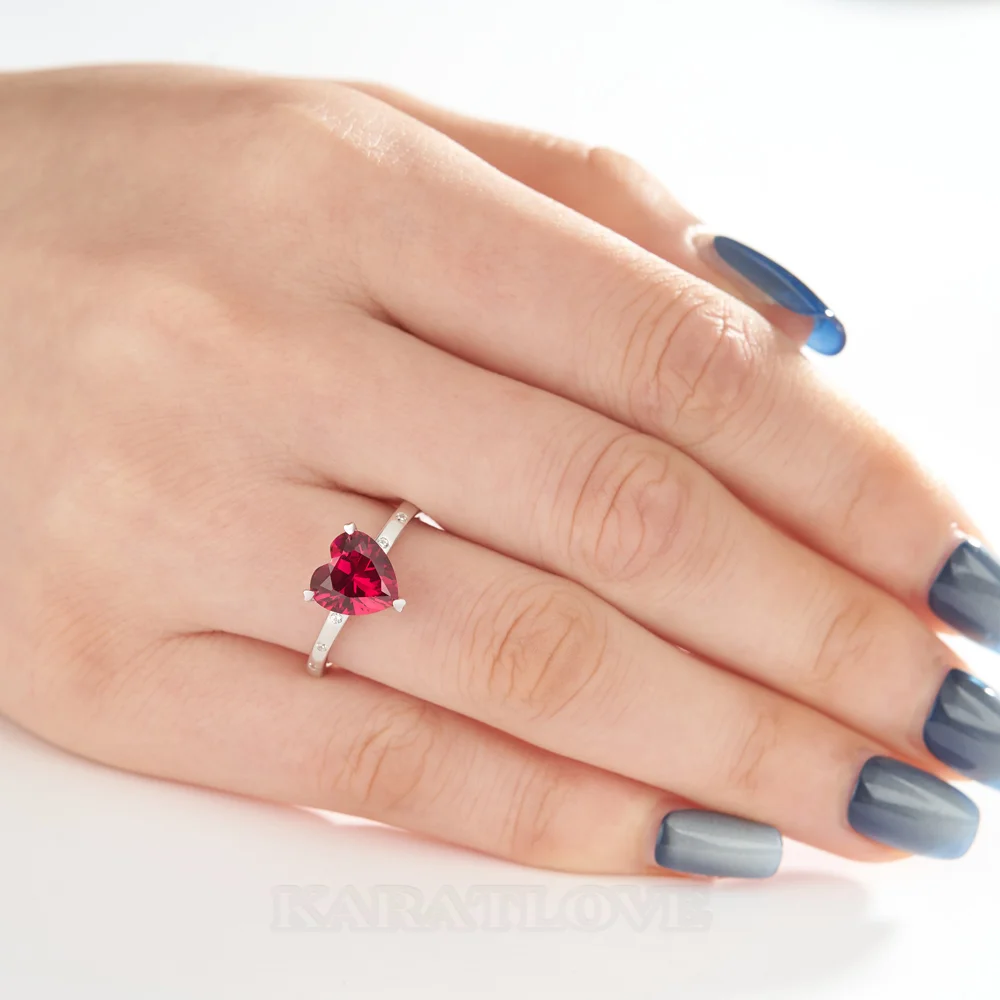 Bague de fiançailles en argent blanc avec diamant de taille cœur