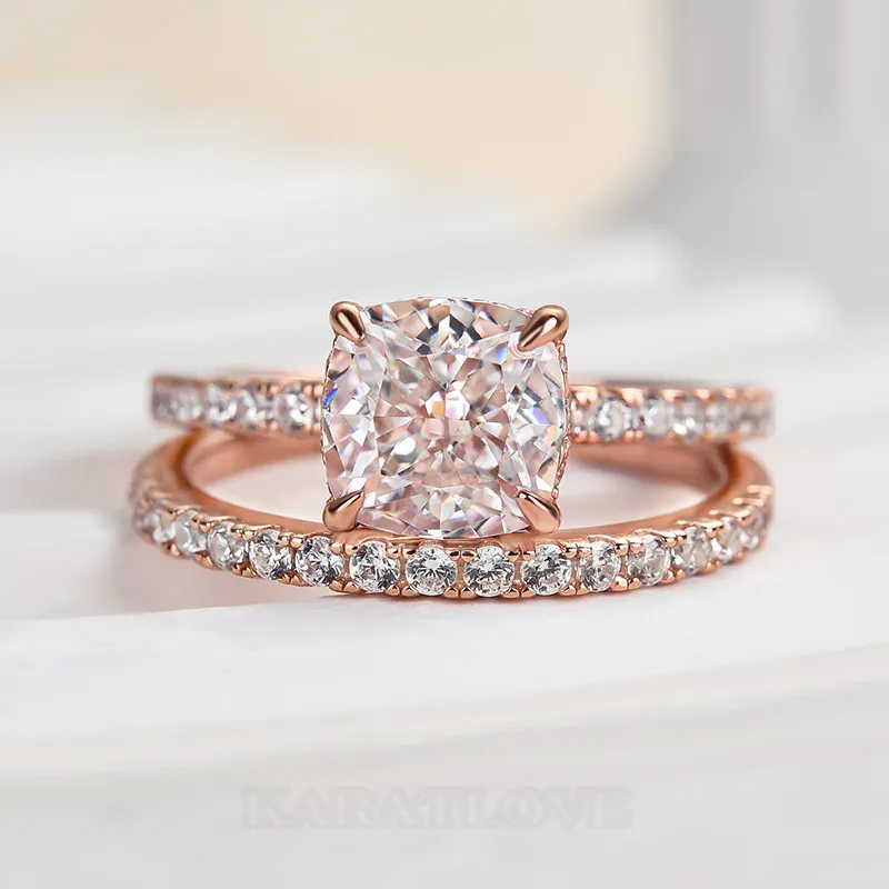 Bague en argent sterling sertie d'un diamant taille coussin