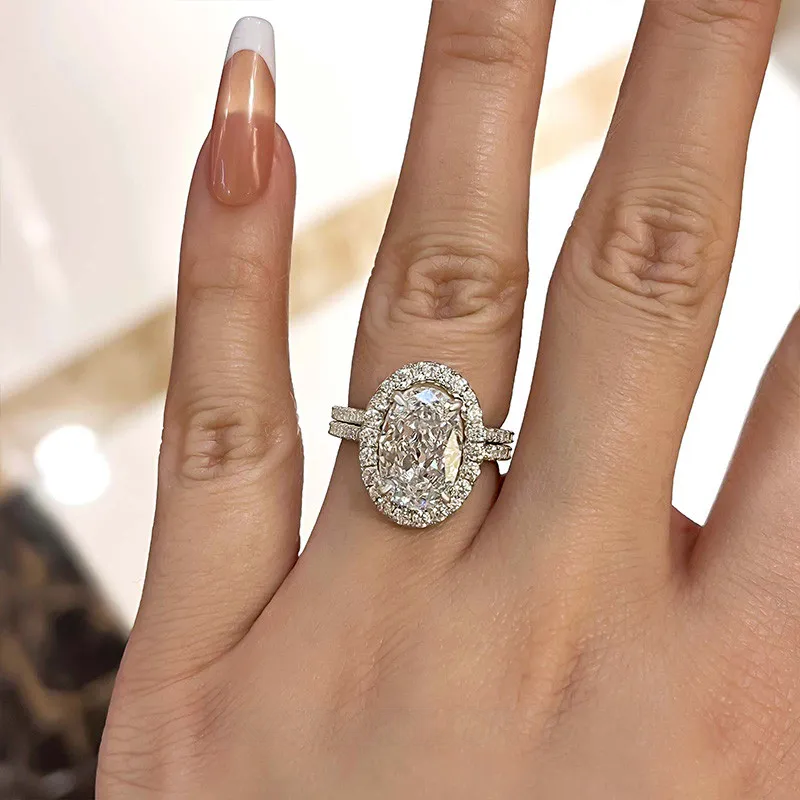 Bague en argent sterling ornée d'un diamant de taille ovale