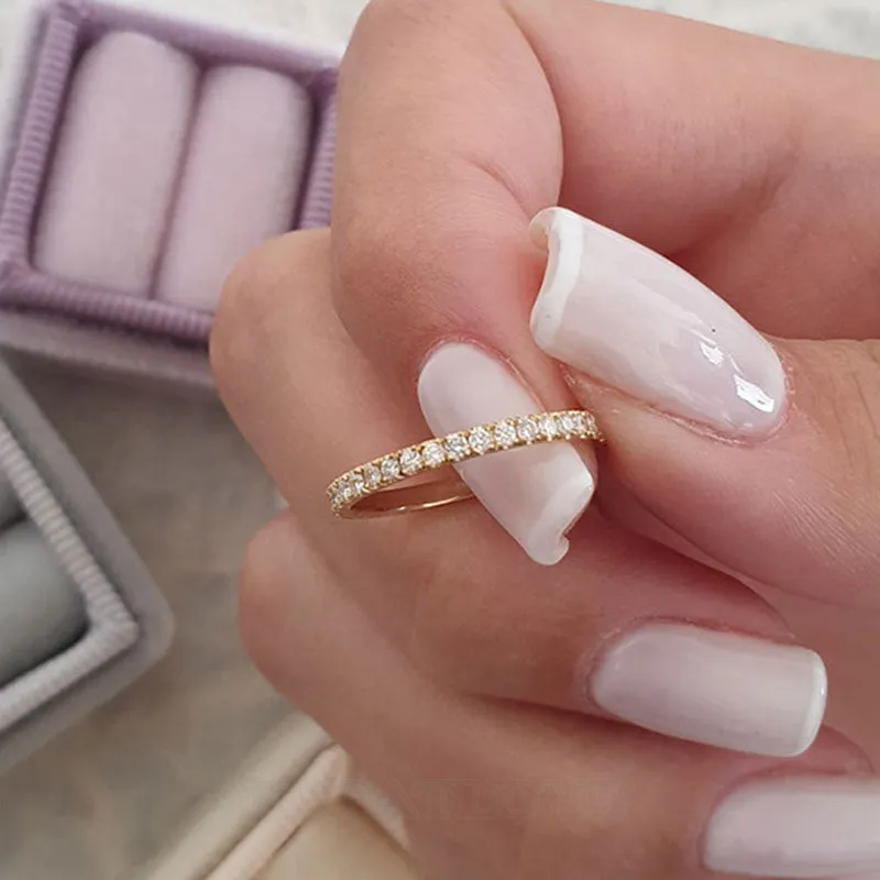 Bague en or jaune et argent blanc sertie d'un diamant ovale