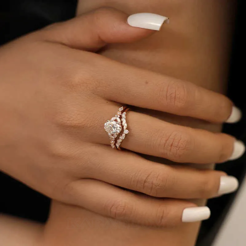 Bague de fiançailles en argent sterling et or rose avec diamant ovale Bague de fiançailles en argent sterling et or rose avec diamant ovale