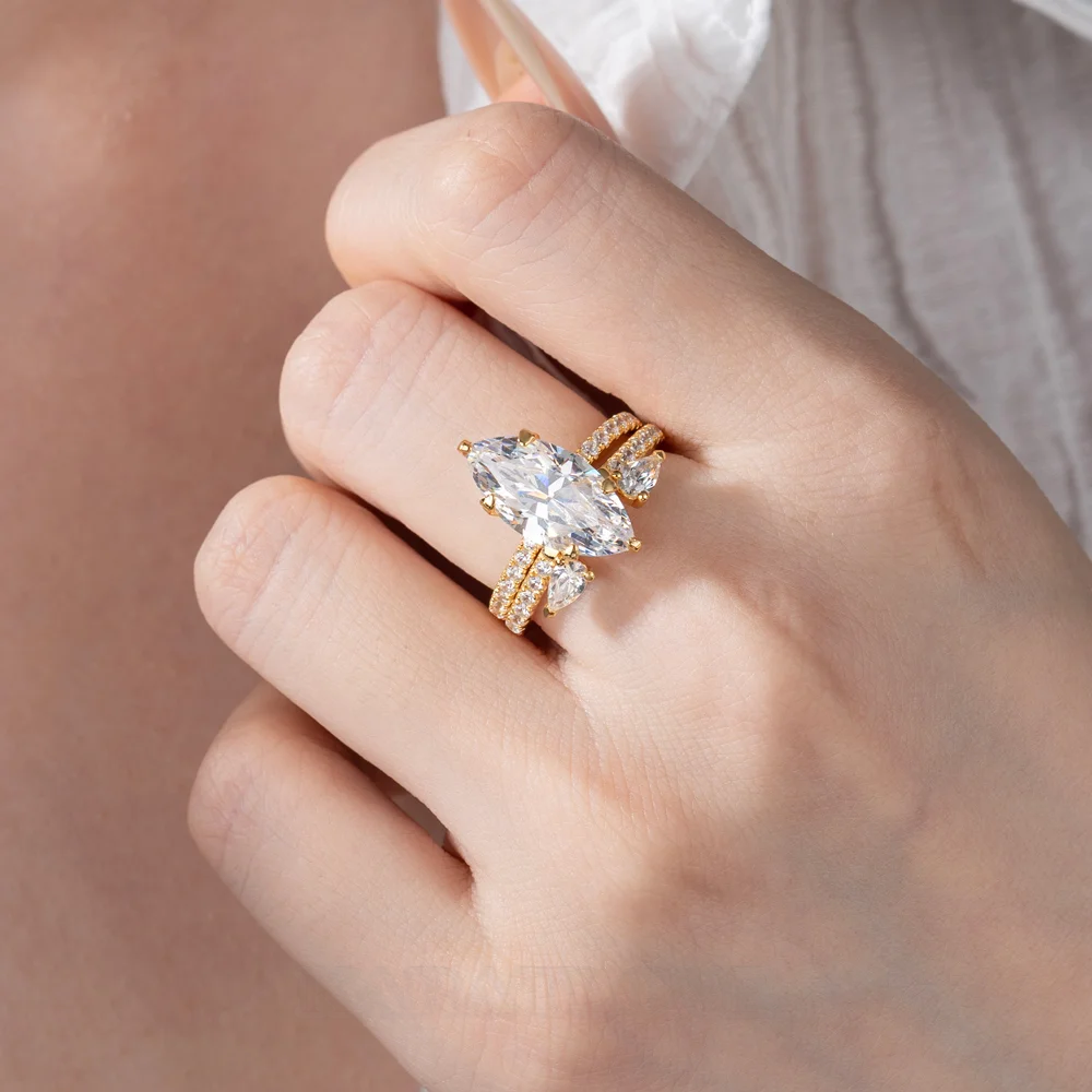 Ensemble d'alliances en argent sterling blanc avec insert en or jaune et diamant taillé en forme de marquise