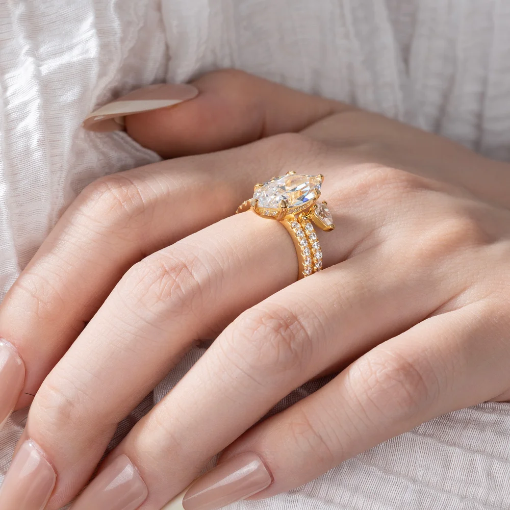 Ensemble d'alliances en argent sterling blanc avec insert en or jaune et diamant taillé en forme de marquise