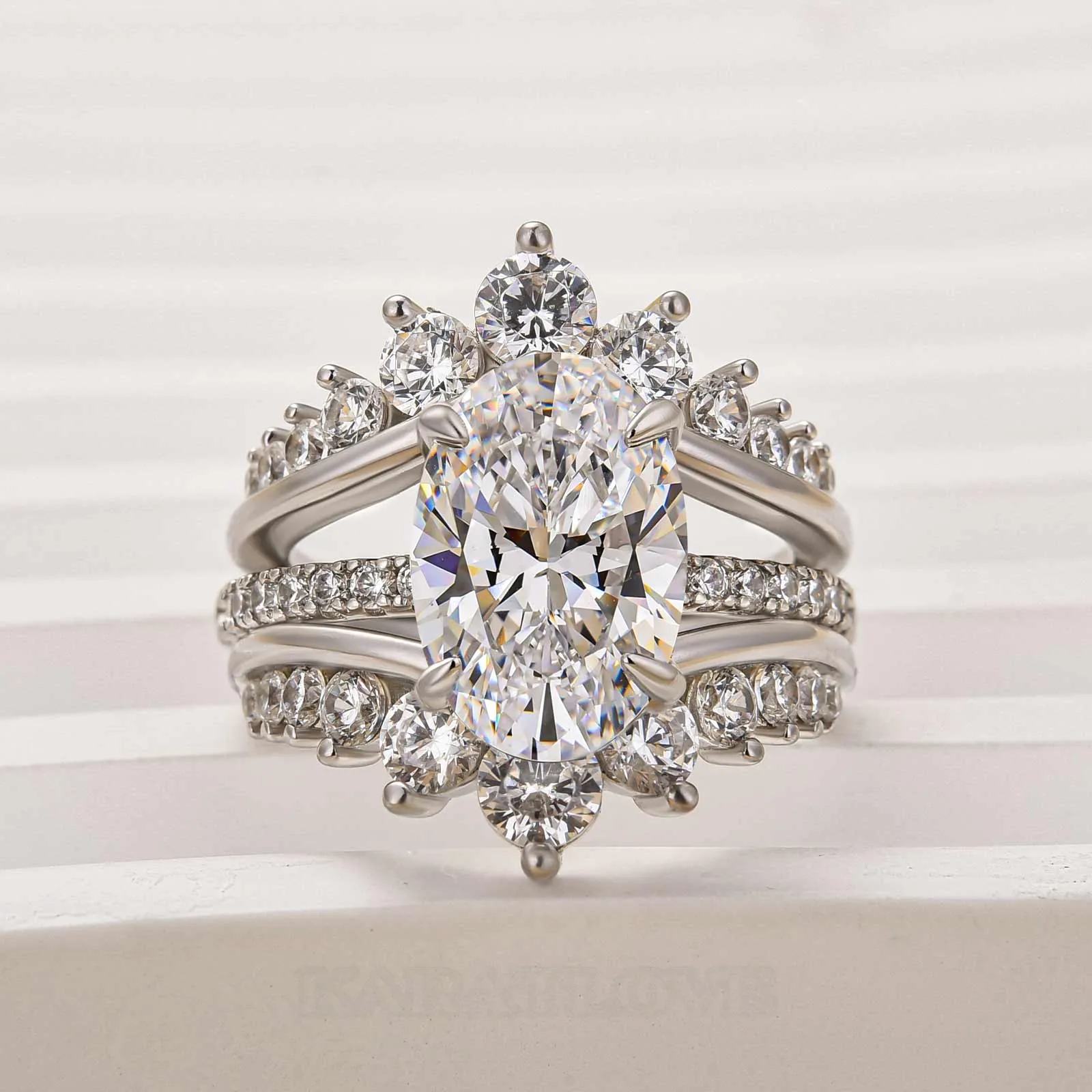 Alliance de mariage en argent sterling blanc avec diamant ovale