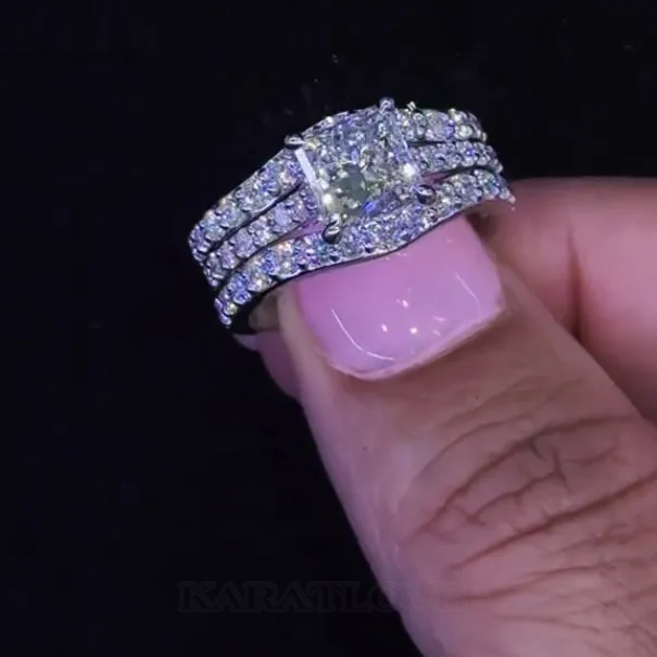 Anneau de mariage en argent sterling serti d'un diamant taille princesse blanc