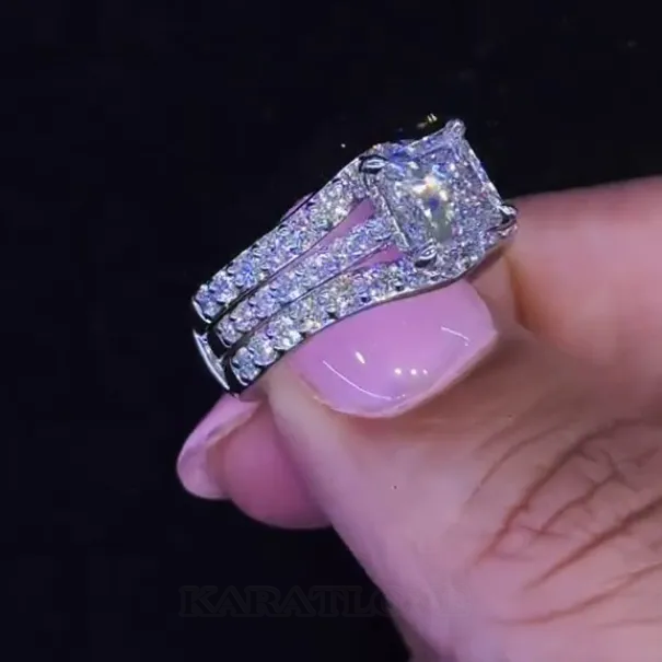 Anneau de mariage en argent sterling serti d'un diamant taille princesse blanc