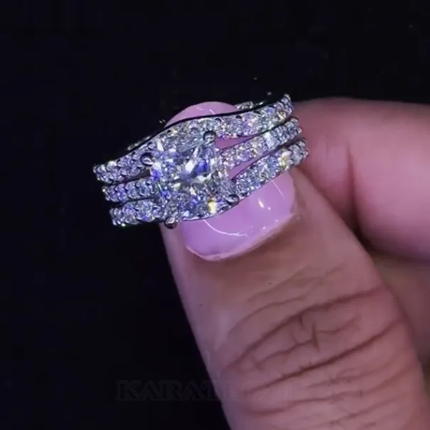 Anneau de mariage en argent sterling serti d'un diamant taille princesse blanc