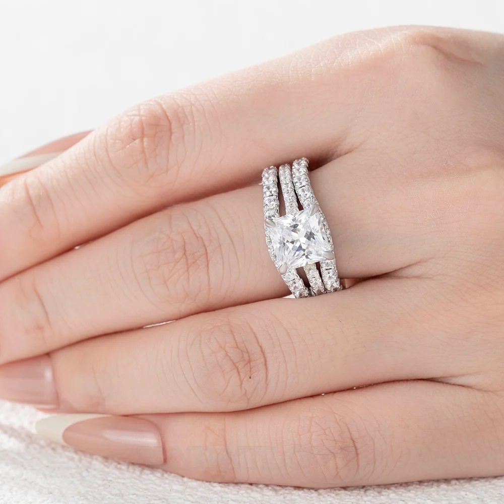 Anneau de mariage en argent sterling serti d'un diamant taille princesse blanc
