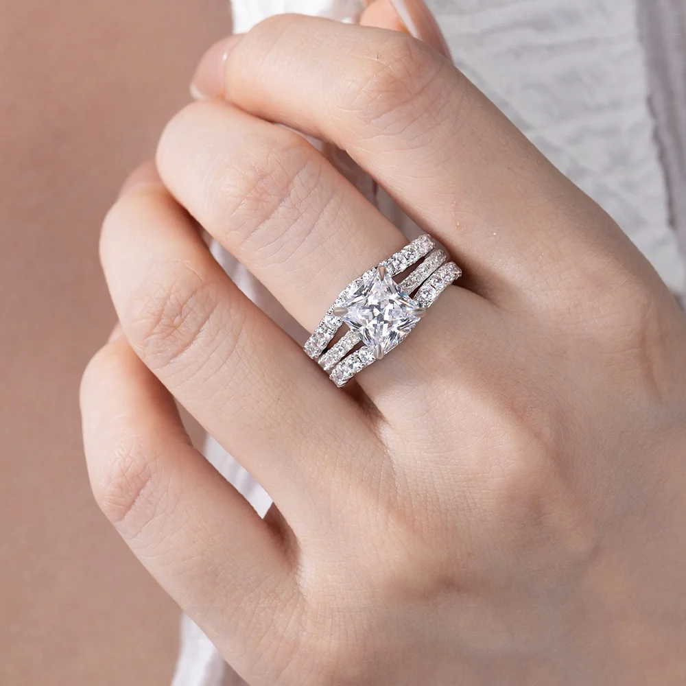 Anneau de mariage en argent sterling serti d'un diamant taille princesse blanc