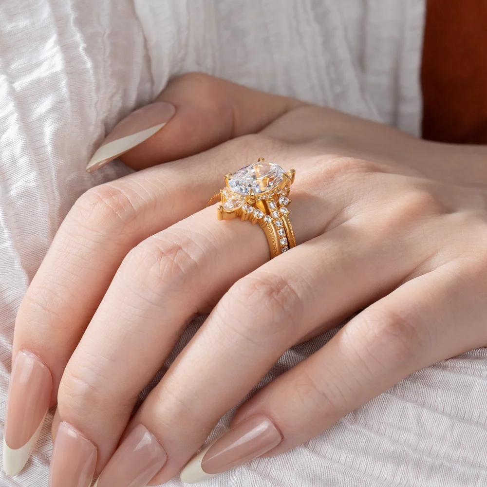 Anneau de mariage en argent sterling serti d'un halo diamant ovale en or jaune blanc