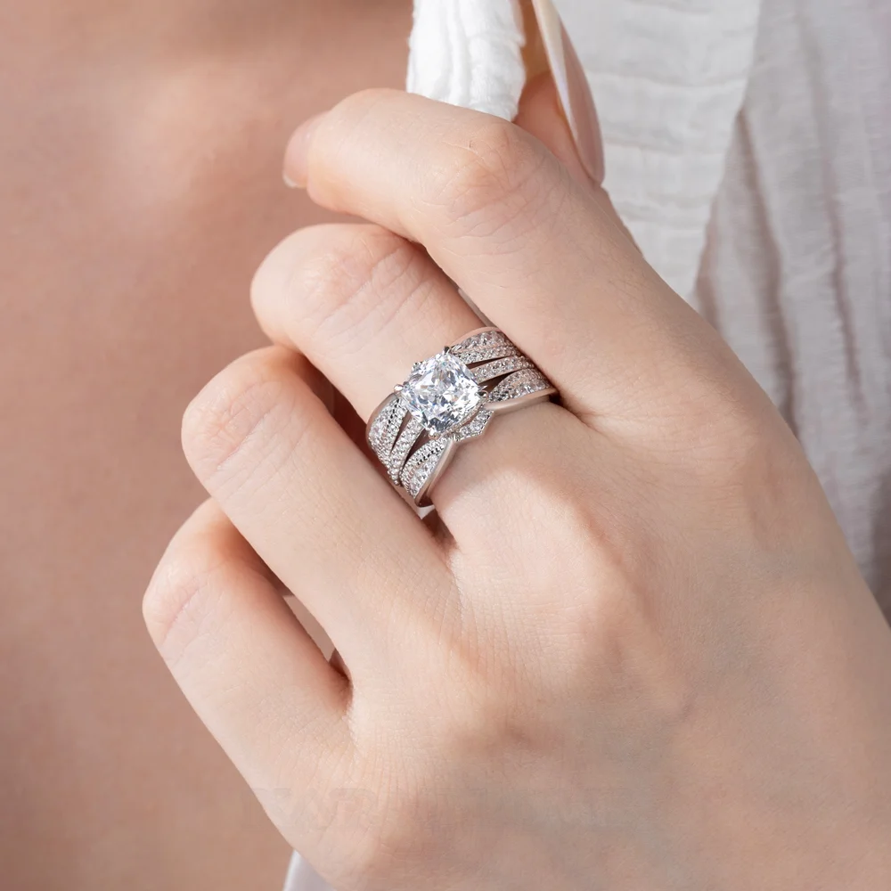 Ensemble de bague de mariage en argent sterling serti d'un halo avec diamant taille en coussin