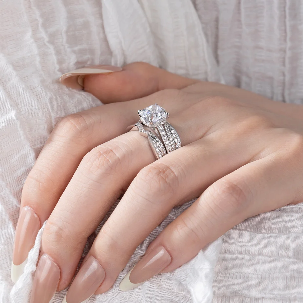 Ensemble de bague de mariage en argent sterling serti d'un halo avec diamant taille en coussin