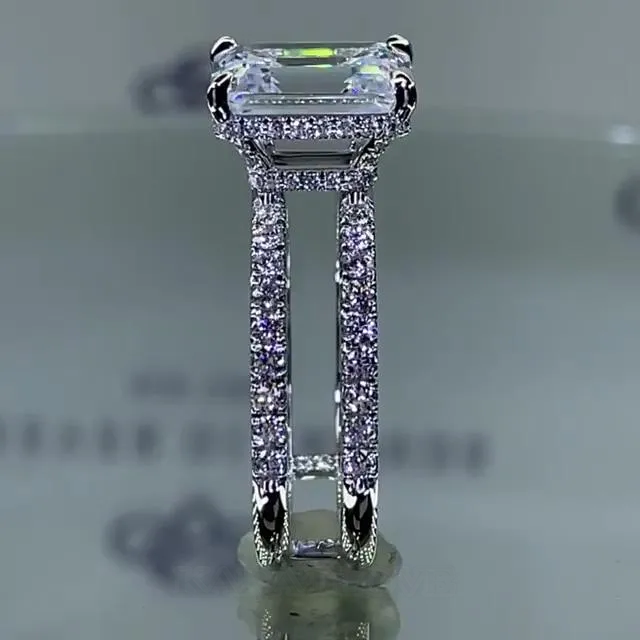 Bague de fiançailles en argent 925 pour un diamant blanc taille émeraude