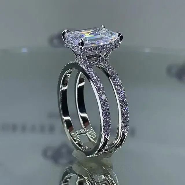 Bague de fiançailles en argent 925 pour un diamant blanc taille émeraude
