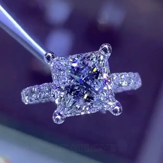 Bague de fiançailles en argent 925 avec diamant blanc de taille princesse