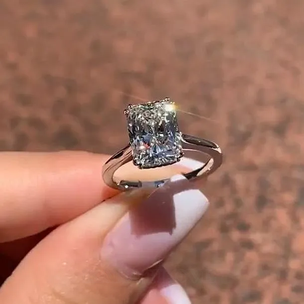 Bague de fiançailles classique en argent 925 avec diamant blanc taille radiant