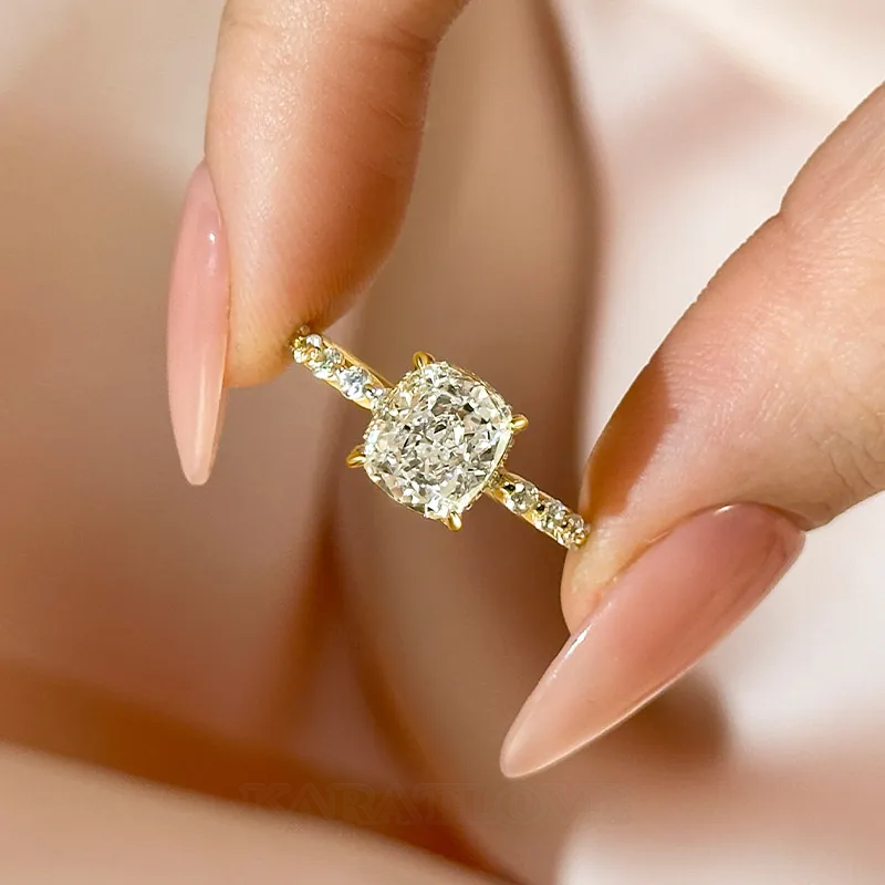 Bague de fiançailles en argent sterling sertie d'un diamant taillé en forme de coussin