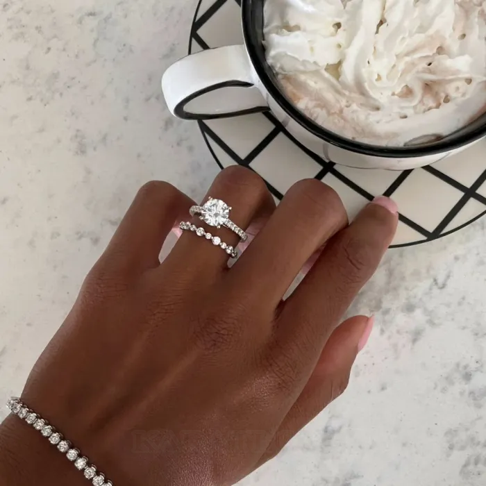 Bague classique en argent sterling 925 avec diamant rond blanc
