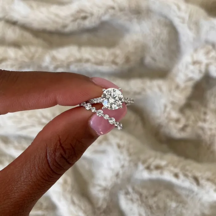 Bague classique en argent sterling 925 avec diamant rond blanc