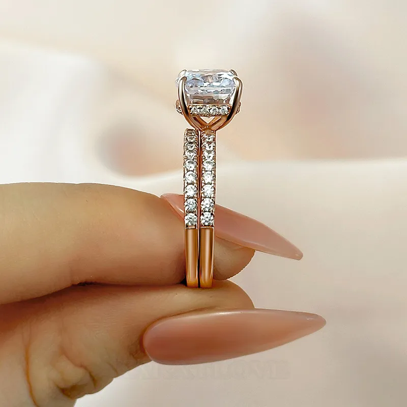 Bague en argent sterling sertie d'un diamant taille coussin