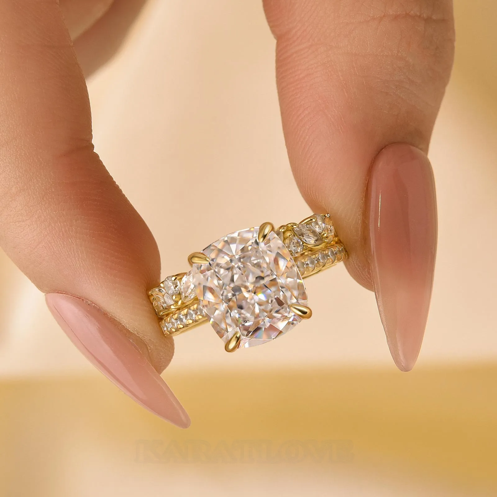 Bague en argent sterling sertie d'un diamant taille coussin