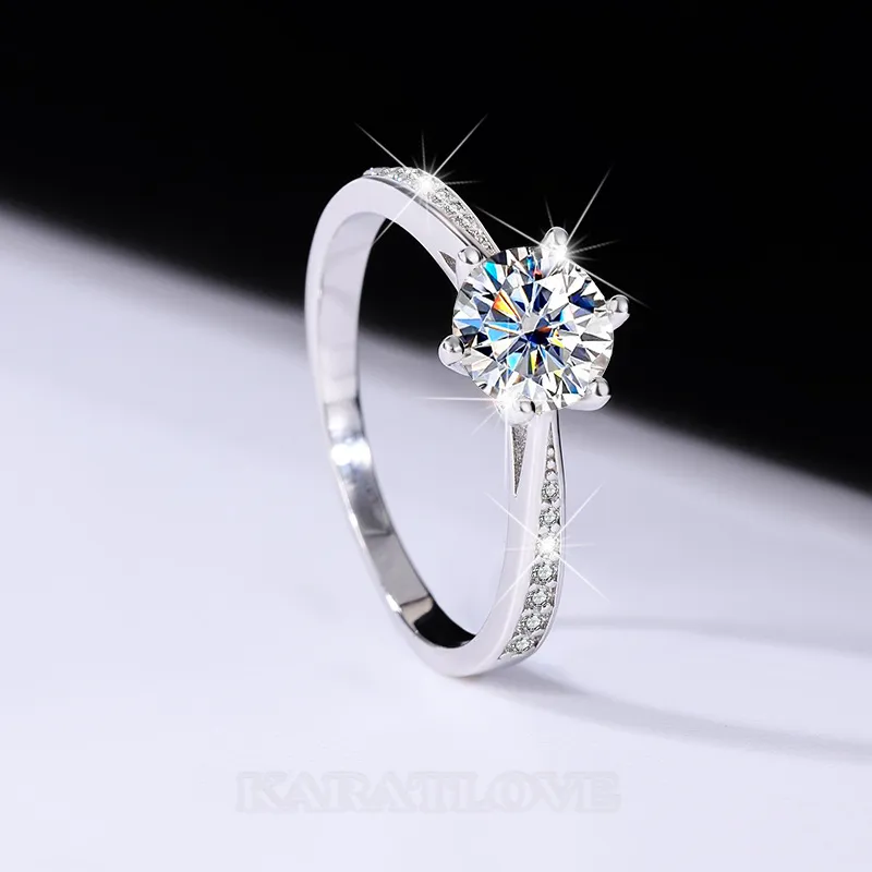 Bague de fiançailles classique en argent sterling 925 et diamant de moissanite de taille ronde