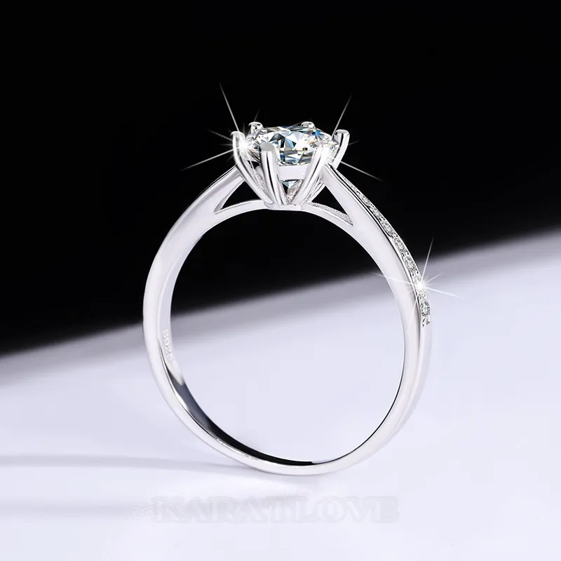 Bague de fiançailles classique en argent sterling 925 et diamant de moissanite de taille ronde
