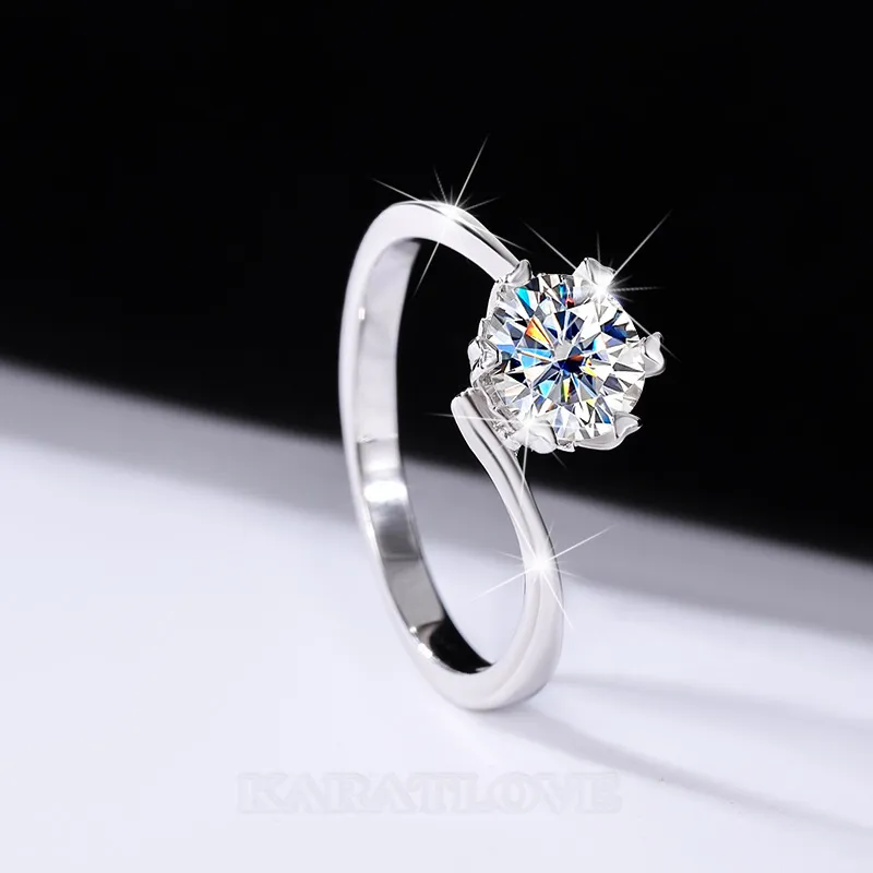 Bague de fiançailles solitaire en argent sterling 925 et diamant de moissanite de taille ronde