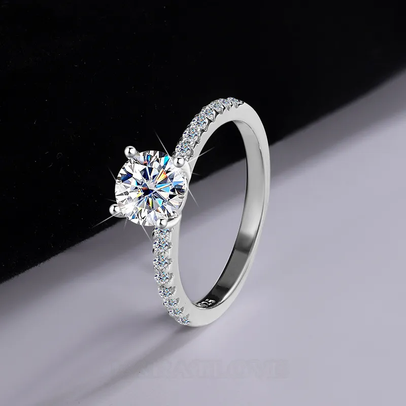 Bague de fiançailles classique en argent sterling 925 et diamant de moissanite de taille ronde