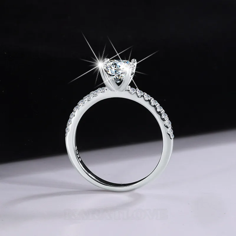 Bague de fiançailles classique en argent sterling 925 et diamant de moissanite de taille ronde