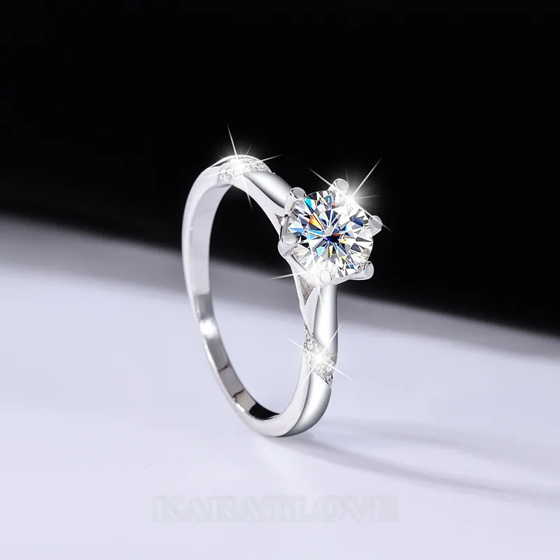 Bague de fiançailles classique en argent sterling 925 et diamant de moissanite de taille ronde