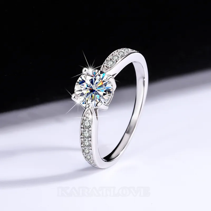 Bague de fiançailles classique en argent sterling 925 et diamant moissanite de taille ronde