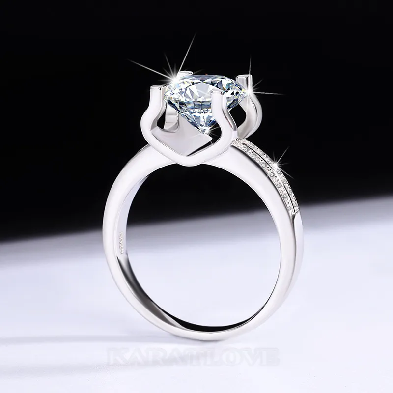 Bague de fiançailles classique en argent sterling 925 et diamant de moissanite de taille ronde