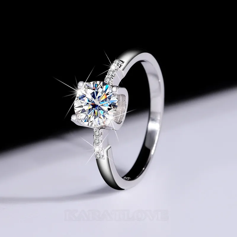 Bague de fiançailles classique en argent sterling 925 et diamant de moissanite de taille ronde