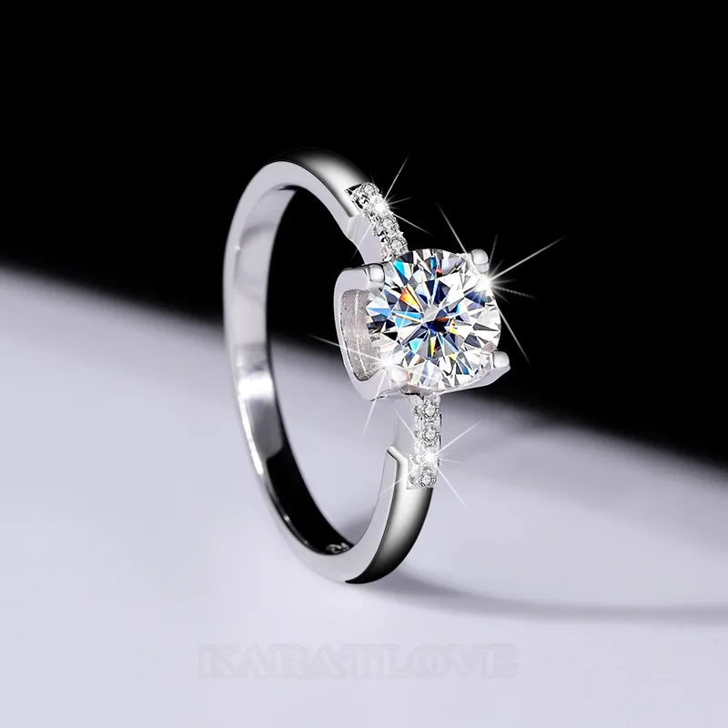 Bague de fiançailles classique en argent sterling 925 et diamant de moissanite de taille ronde