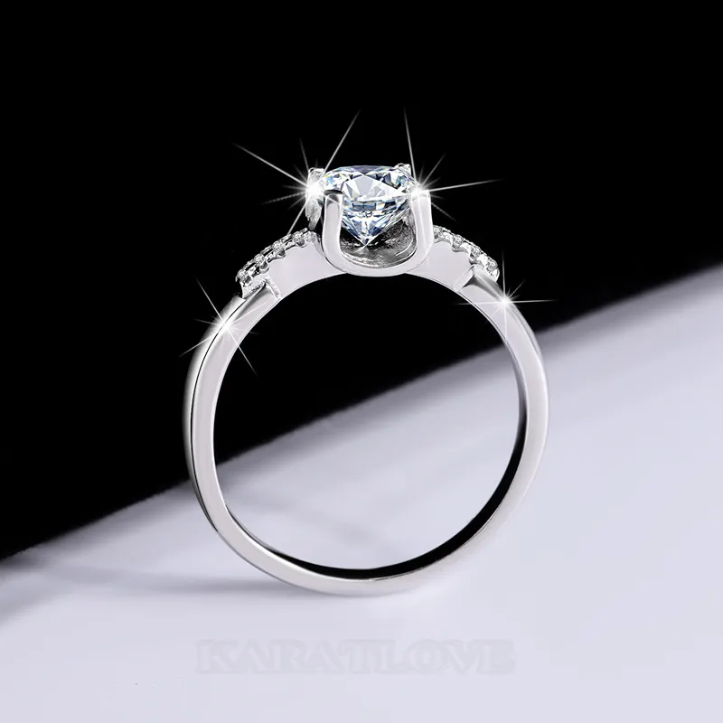 Bague de fiançailles classique en argent sterling 925 et diamant de moissanite de taille ronde