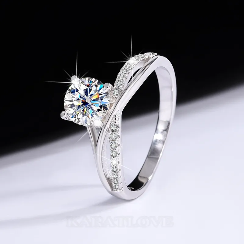 Bague de fiançailles classique en argent sterling 925 et diamant de moissanite de taille ronde