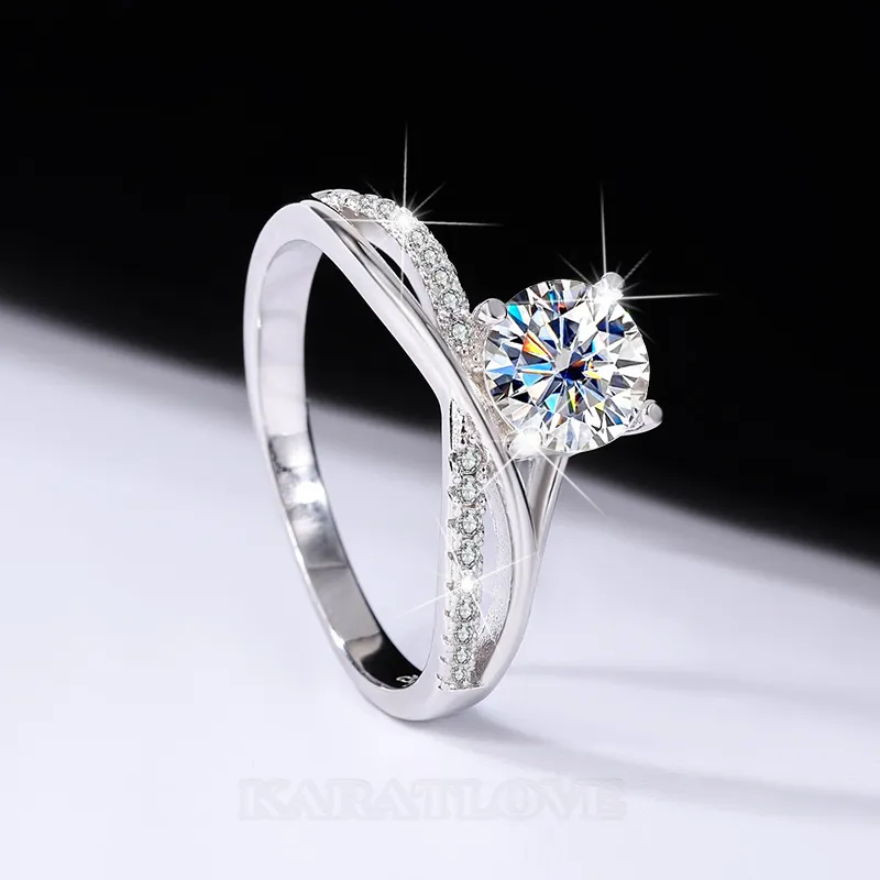 Bague de fiançailles classique en argent sterling 925 et diamant de moissanite de taille ronde